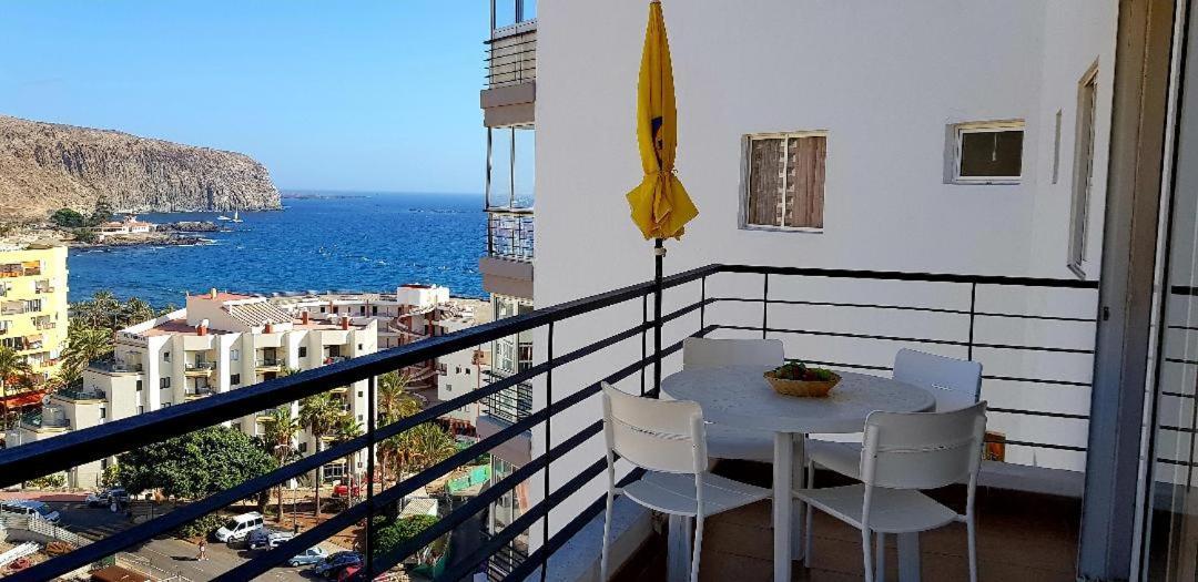 First line, upscale apartment Los Cristianos! Appartement
